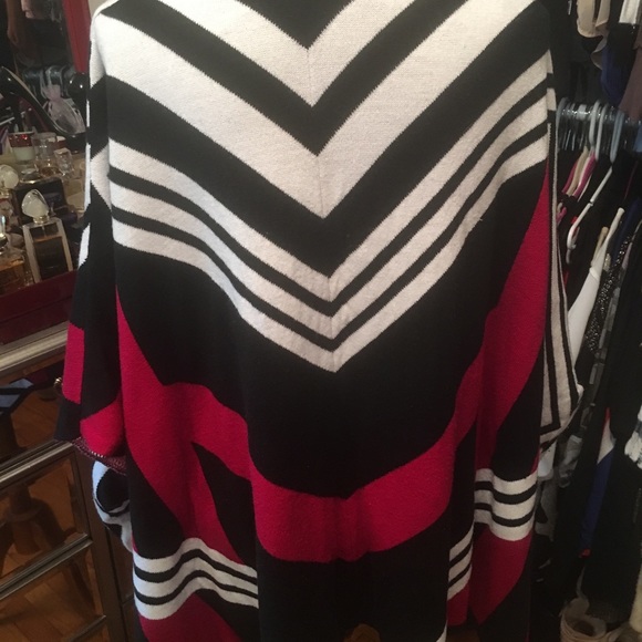 Poncho sweater - Picture 2 of 2